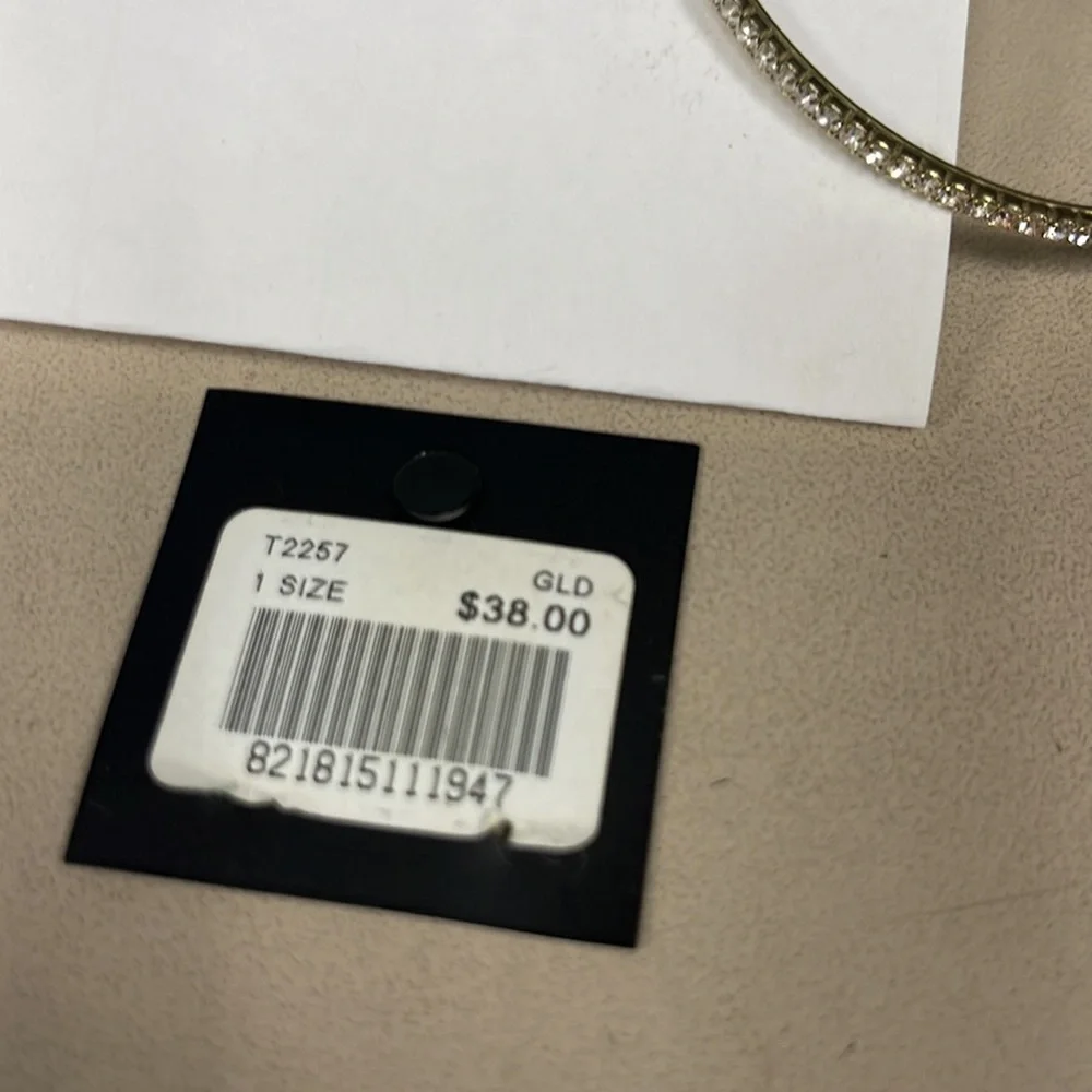 NWT Guess/Marciano Earrings - Picture 4 of 6